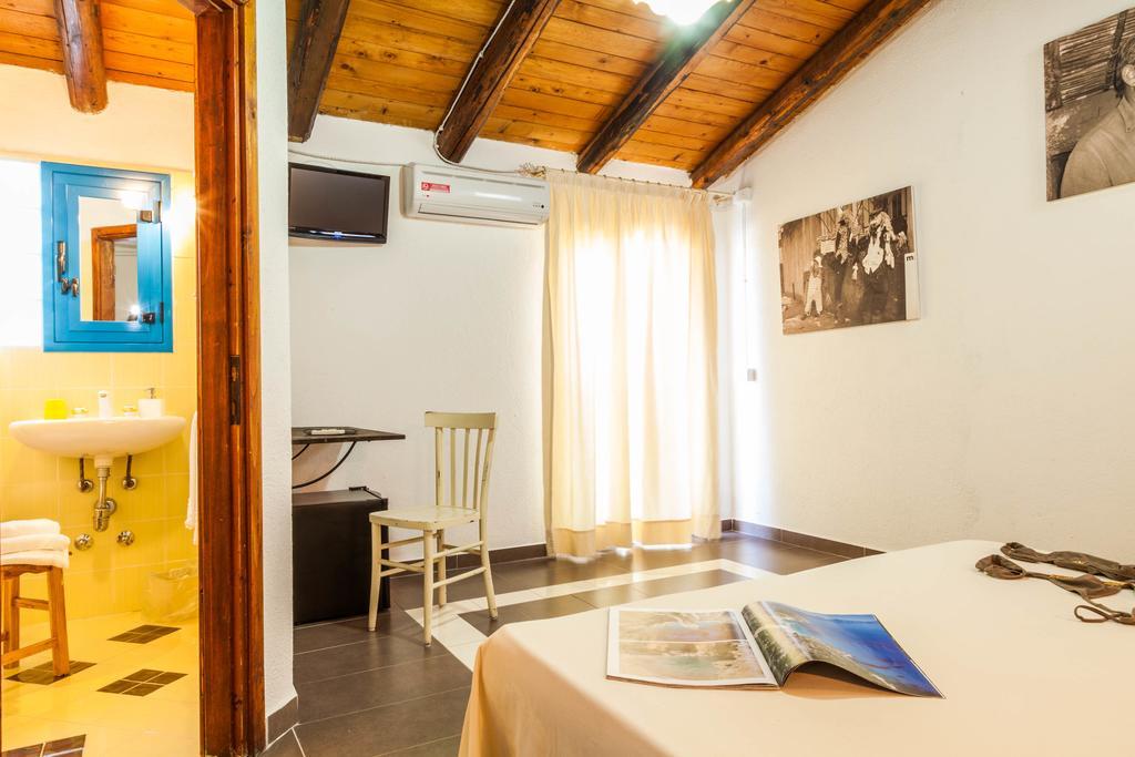 The Old Farm Asfodeli - Adults Only Bed & Breakfast Sanalvo Room photo